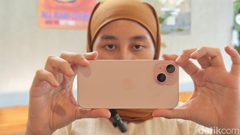 Sementara kamera di depan masih 12 MP. Foto: Adi Fida Rahman/detikINET