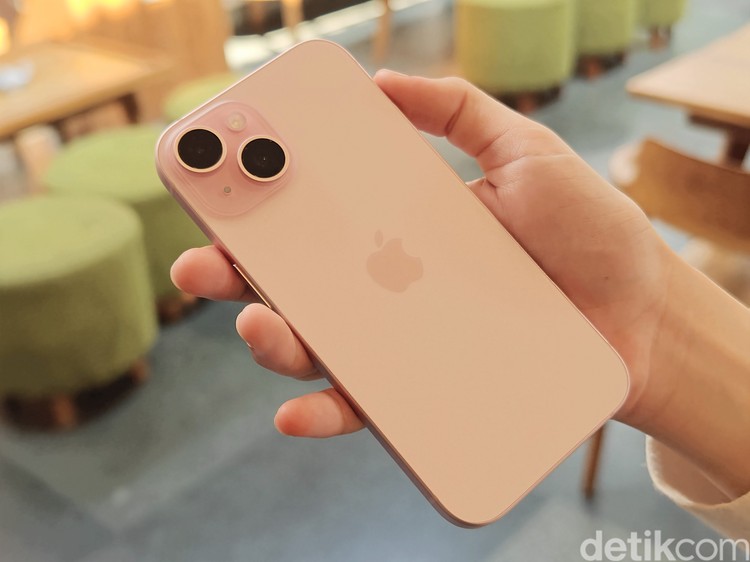 iPhone 15