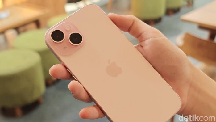 iPhone 15