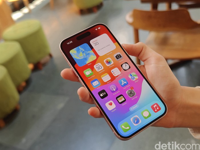 iPhone 15