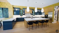 Paduan warna kuning terang dan biru ternyata membuat kontras yang cantik. Dapur pelantun Heart Attack ini juga istimewa dengan lantai kayu.  Foto: YouTube Architectural Digest