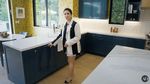Artsy! 10 Potret Dapur Demi Lovato yang Dihiasi Karya Seni