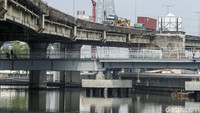 JPO ini memiliki panjang total sekitar 350 meter yang menghubungkan JIS ke kawasan Ancol, lokasi tempat parkiran kendaraan tersedia.  
