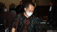 Selain Johnny, dua terdakwa lain di kasus yang sama yakni Direktur Utama BAKTI Kominfo Anang Achmad Latif dan mantan Tenaga Ahli Human Development Universitas Indonesia (Hudev UI) Yohan Suryanto juga menjalani sidang putusan hari ini.  