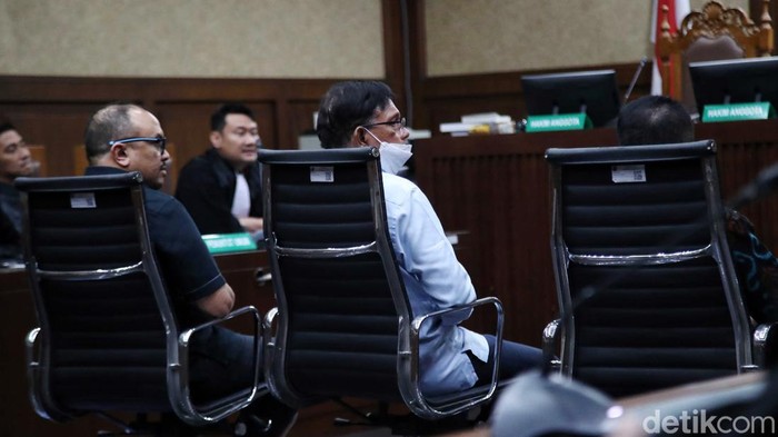 Mantan Menteri Komunikasi dan Informatika (Menkominfo) Johnny G Plate, Direktur Utama BAKTI Kominfo Anang Achmad Latif, dan mantan Tenaga Ahli Human Development Universitas Indonesia (Hudev UI) Yohan Suryanto menjalani sidang vonis kasus dugaan korupsi BTS 4G di Pengadilan Tipikor, Jakarta, Rabu (8/11/2023).