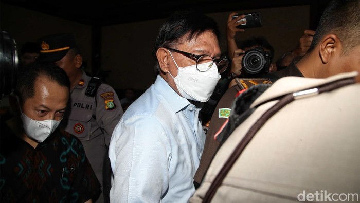 Johnny G Plate dkk Jalani Sidang Vonis Mantan Menteri Komunikasi dan Informatika (Menkominfo) Johnny G Plate, Direktur Utama BAKTI Kominfo Anang Achmad Latif, dan mantan Tenaga Ahli Human Development Universitas Indonesia (Hudev UI) Yohan Suryanto menjalani sidang vonis kasus dugaan korupsi BTS 4G di Pengadilan Tipikor, Jakarta, Rabu (8/11/2023).