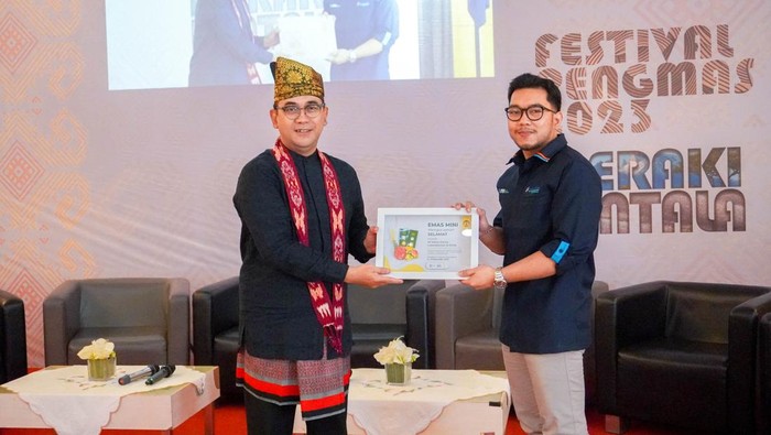 KF Lab & Klinik Raih Penghargaan Penta Helix dari Universitas Indonesia
