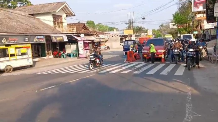 Kondisi arus lalin sore ini di jalur Jogja-Wonosari, Rabu (8/11/2023) pukul 15.45 WIB