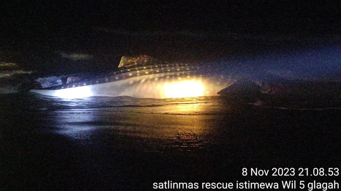 Kondisi hiu tutul yang ditemukan mati di pesisir selatan wilayah Kalurahan Garongan, Kapanewon Wates, Kulon Progo, Rabu (8/11/2023) malam.