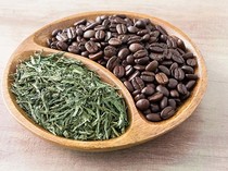 Amankah Mengonsumsi Kopi Campur Teh Hijau? Ini Jawabannya!