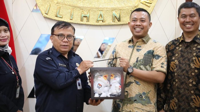 KPU RI Bertemu Asosiasi PRESISI, Bahas Apa? Komisi Pemilihan Umum Republik Indonesia (KPU RI) menerima Asosiasi PRESISI (Perkumpulan Penyelenggara Riset Persepsi Publik Indonesia) di kantornya. Bahas apa?
