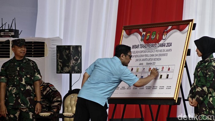 TNI AD menggelar apel pasukan dalam rangka Pengamanan Pemilu 2024 di Monas, Jakarta, Rabu (8/11/2023). Apel dipimpin oleh KSAD Jenderal Agus Subiyanto.
