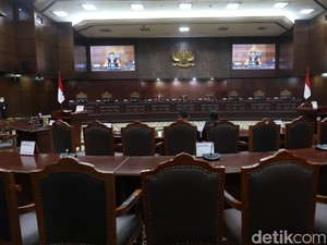MK Tolak Gugatan Syarat Capres-Cawapres