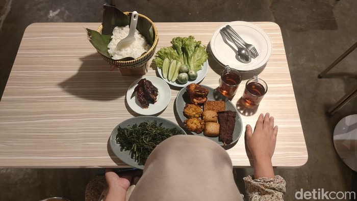 Makanan di Saung Nyimas Garut