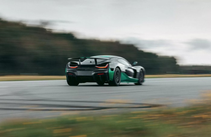 Mobil listrik Rimac Navera pecahkan rekor dunia. Mobil listrik Rimac Navera pecahkan rekor dunia.