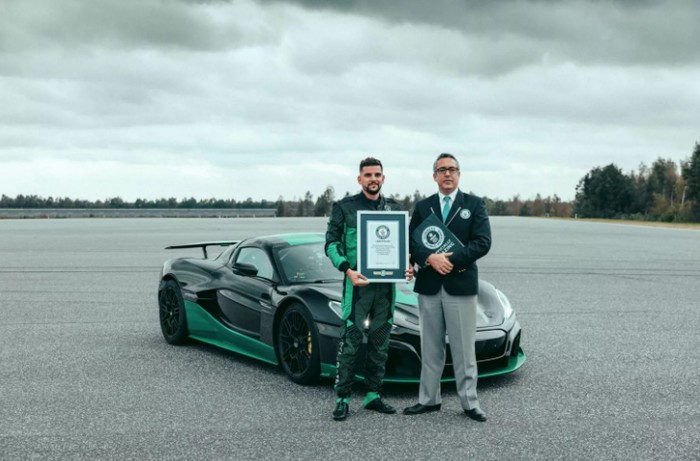 Mobil listrik Rimac Navera pecahkan rekor dunia. Mobil listrik Rimac Navera pecahkan rekor dunia.