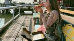 Cantiknya Pose Natasha Wilona saat Menikmati Es Krim
