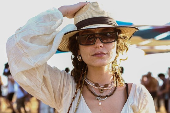 Dia menutup matanya dan tubuhnya tidak bergerak untuk menipu para kelompok bersenjata itu dengan mengira dia sudah mati. Noam bersembunyi selama berjam-jam bersama mayat, termasuk mayat kekasihnya. Foto: dok. Facebook