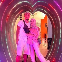 Melansir Detikhot, rupanya Gunawan sudah pernah menalak Okie tanpa alasan yang jelas sekitar 1 bulan yang lalu. Hal itu diungkapkan sendiri oleh Okie ketika diwawancara awak media. Justru terbalik itu, salah. Jadi, Gunawan itu kurang lebih sebulan yang lalu memberikan talak tanpa alasan yang jelas, kata Okie. Foto: Instagram/@okieagustina_