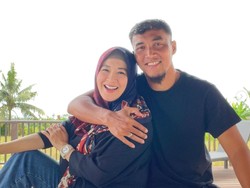 7 Foto Mesra Okie Agustina & Gunawan Dwi Cahyo Sebelum Diterpa Isu Selingkuh