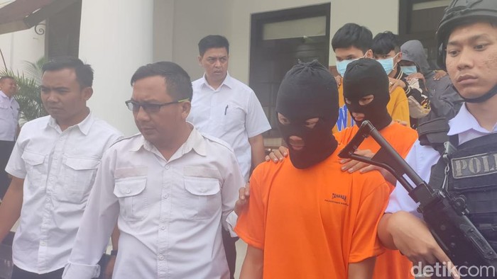 Pelaku baku hantam di SPBU di Kota Bandung.