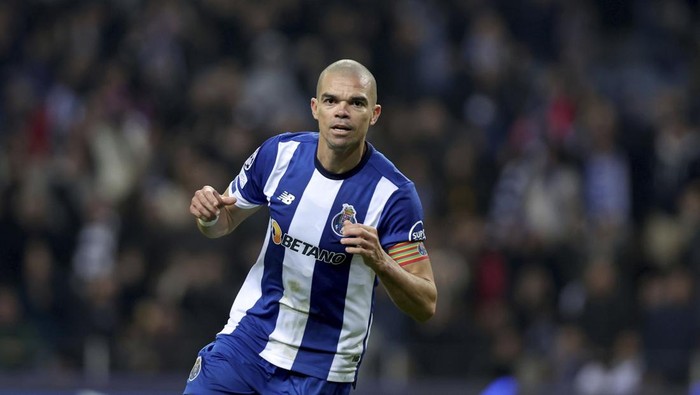 Portos Pepe celebrates scoring his sides second goal during a Champions League group H soccer match between Porto and Antwerp at Estadio do Dragao in Porto, Portugal, Tuesday, Nov. 7, 2023. (AP Photo/Miguel Pereira)