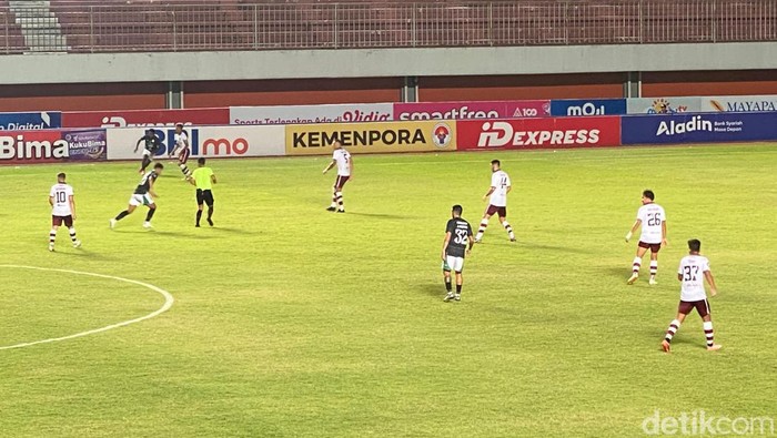 Persis Solo vs PSS Sleman di Stadion Maguwoharjo, Sleman, Rabu (8/11/2023).