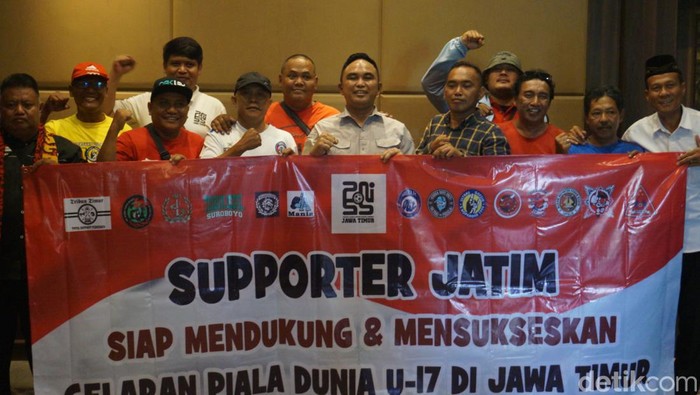 Pertemuan suporter seluruh Jatim untuk mendeklarasikan dukungan pada pelaksanaan Piala Dunia U-17 Surabaya.