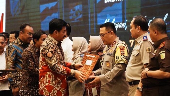 Polda Lampung menerima penghargaan dari Menteri ATR/BPN