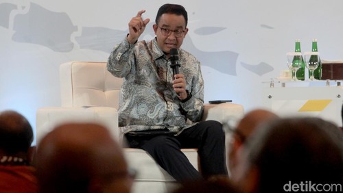 Bakal capres Koalisi Perubahan, Anies Baswedan, hadir dalam acara Sarasehan 100 Ekonom Indonesia di Menara Bank Mega, Jakarta, Rabu (8/11/2023).