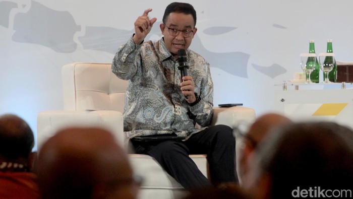 Bakal capres Koalisi Perubahan, Anies Baswedan, hadir dalam acara Sarasehan 100 Ekonom Indonesia di Menara Bank Mega, Jakarta, Rabu (8/11/2023).