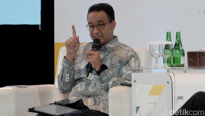 Bakal capres Koalisi Perubahan, Anies Baswedan, hadir dalam acara Sarasehan 100 Ekonom Indonesia di Menara Bank Mega, Jakarta, Rabu (8/11/2023).