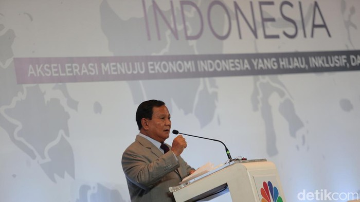 Bakal calon presiden (bacapres) Prabowo Subianto memaparkan delapan program miliknya yang dinilai bisa dirasakan oleh rakyat. Salah satu yang diunggulkan dalam program itu ialah memberikan makan siang gratis kepada anak-anak, Rabu (8/11/2023).