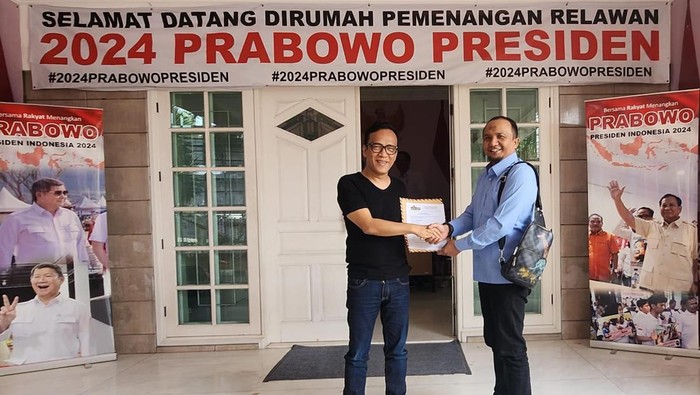 Ketua Umum Relawan Prabowo Mania 08 Immanuel Ebenezer (kiri) dan Ketua Relawan Prabowo Mania 08 di NTB Fihiruddin (kanan).
Foto: Istimewa (Dok Fihiruddin)