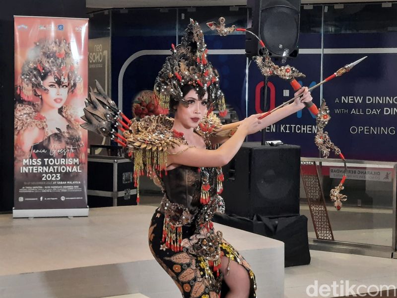 Putri Pariwisata Tania Saputra