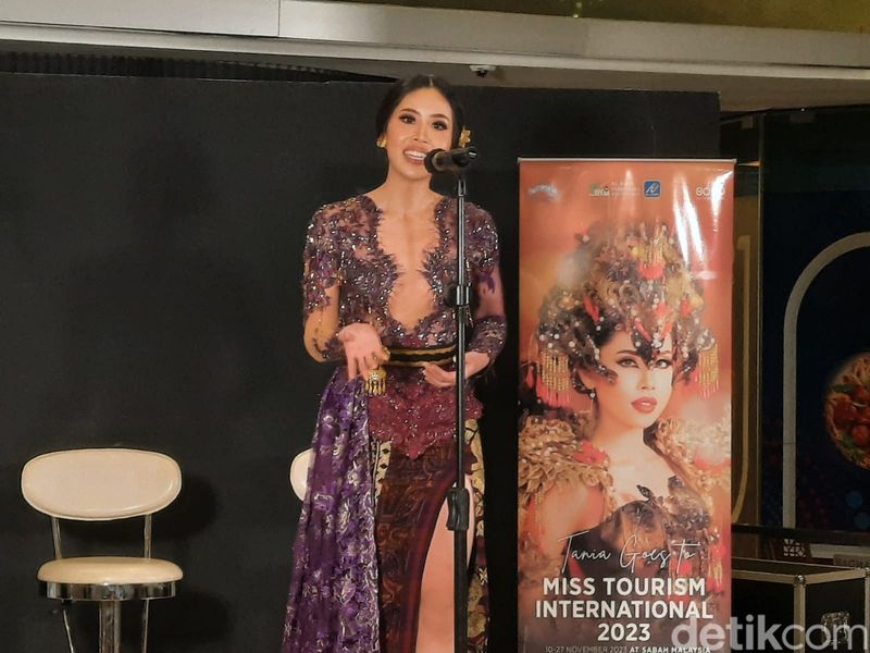 Putri Pariwisata Tania Saputra