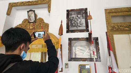 Raja Ida Dewa Agung Jambe dalam foto yang dipajang di pendopo Puri Agung Klungkung, Rabu (8/11/2023).