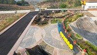 Bendungan Cipanas dibangun setinggi 71,60 meter dengan tipe urugan inti tegak. Bendungan ini memiliki luas genangan 1.315,95 hektare yang juga dapat dimanfaatkan sebagai tampungan air pengendali banjir untuk wilayah Indramayu dan sekitarnya karena mampu mengurangi debit banjir sebesar 487,75 m3/detik, serta potensi sebagai sumber pembangkit listrik sebesar 3 MW.  