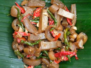 Resep Oseng Kikil Cabe Ijo, Menu Populer Warteg yang Manis Pedas