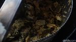 Sajian Unik Keripik Daun Stroberi, Begini Potret Pembuatannya