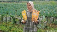 detikcom bersama BRI mengadakan program Jelajah Desa BRILiaN yang mengulas potensi dan inovasi desa di Indonesia baik dari segi perkembangan ekonomi, infrastruktur, hingga wisata serta dampaknya terhadap masyarakat lokal maupun nasional. Untuk mengetahui informasi program Desa BRILiaN lebih lanjut, ikuti terus informasinya hanya di jelajahdesabrilian.detik.com!  