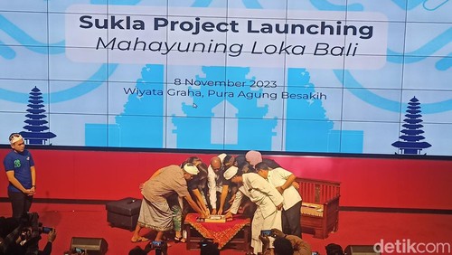 Peluncuran Sukla Project Mahayuning Loka Bali di Gedung Wiyata Graha, Pura Agung Besakih pada Rabu (8/11/2023). (foto: I Wayan Selamat Juniasa)