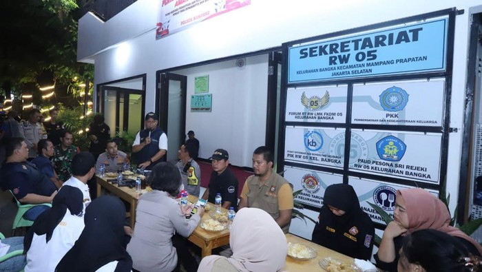 Satuan keamanan lingkungan (satkamling) kembali aktif di Kelurahan Bangka, Mampang Prapatan, Jaksel. Hidupnya Satkamling ini dipelopori karang taruna. (dok Ist)