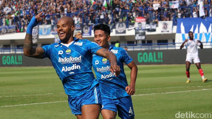 Selebrasi David da Silva usai menjebol gawang Arema FC di Stadion GBLA, Rabu (8/11/2023).