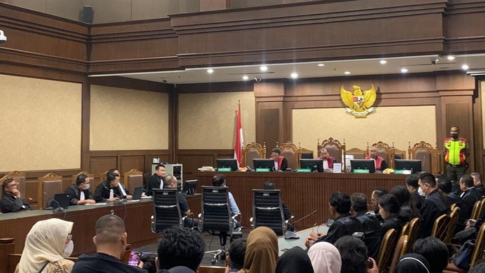 Sidang vonis kasus BTS dengan terdakwa Johnny G Plate, Anang dan Yohan (Mulia/detikcom)