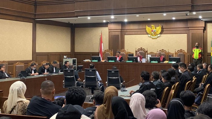 Sidang vonis kasus BTS dengan terdakwa Johnny G Plate, Anang dan Yohan (Mulia/detikcom)