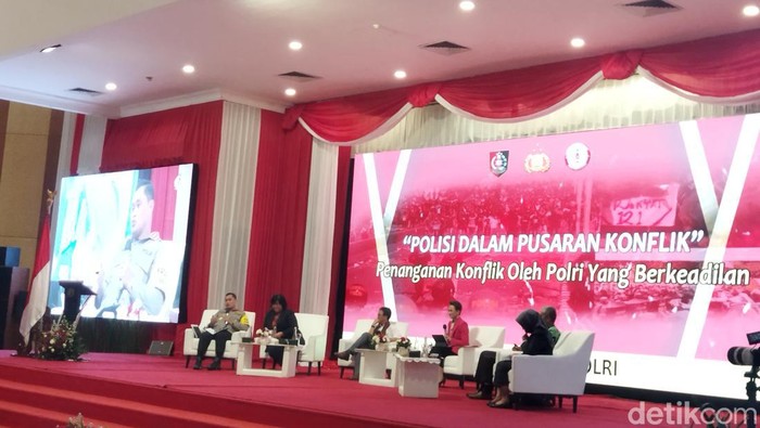 STIK Polri menggelar seminar membahas upaya Polri dalam penanganan konflik sosial.