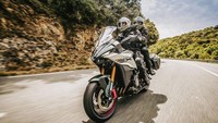 Pada era depan terdapat windscreen yang menegaskan kalau motor ini merupakan motor penjelajah. Area headlampnya yang tajam bikin motor ini makin terlihat agresif. Foto: Suzuki