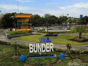 Penampakan Taman Bunder Gresik yang Ternyata Tidak Bundar