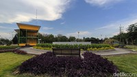Taman Bunder terletak di Jalan Banjarsari, Cerme Gresik. Saat ini mejadi spot menarikbagi muda-mudi sekitar.